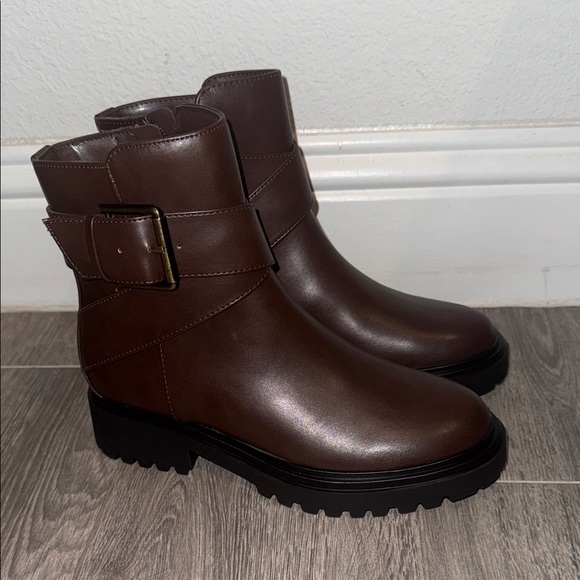 NWOB UNISA Unjezzo Ankle Zip Boots Brown Chunky - Picture 1 of 7
